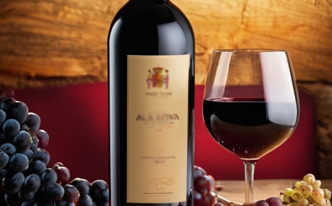 四川省葡萄酒與果酒行業(yè)協(xié)會(huì)成都市葡萄酒協(xié)會(huì)主辦